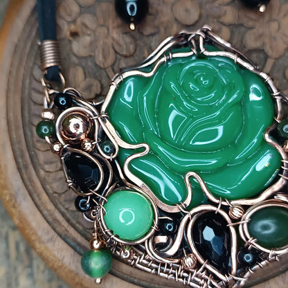 Jade garden. Rose necklace and earrings.