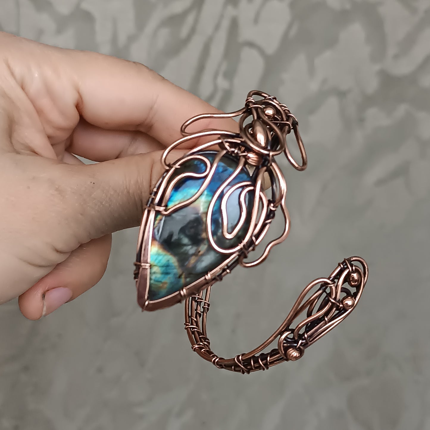 Gorgeous labradorite cuff bracelet. Adjustable. Size S-M