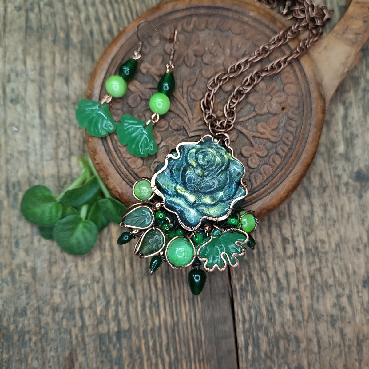 Green rose and ginkgo set (necklace and earrings)