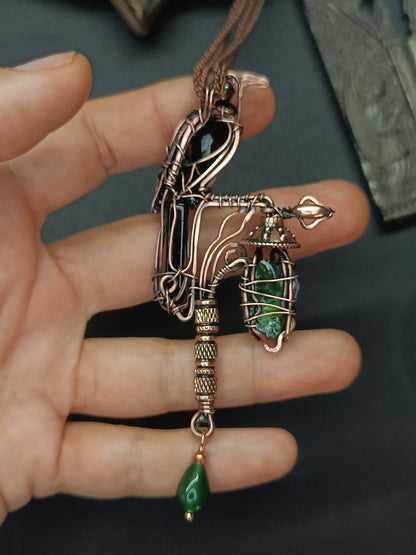Raven on chrome diopside lantern necklace 🐦‍⬛💚