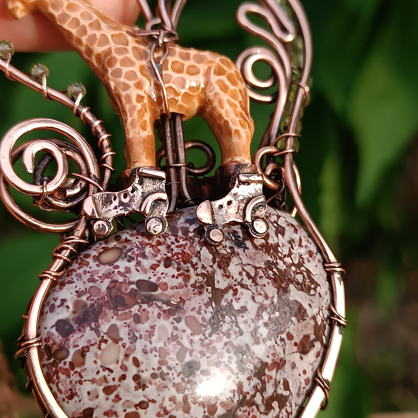 Giraffe roller skating necklace
