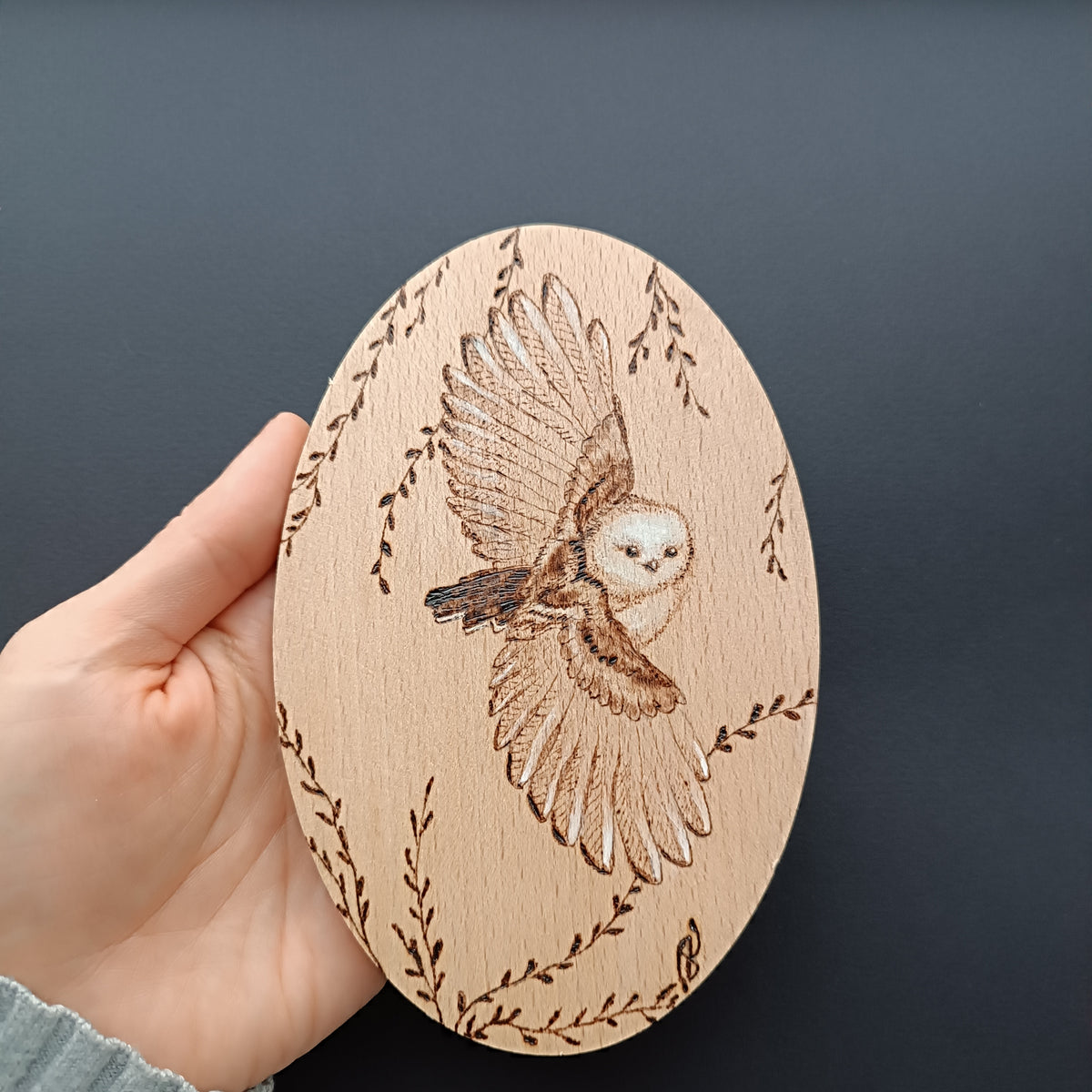 Snowy owly wall hanging.