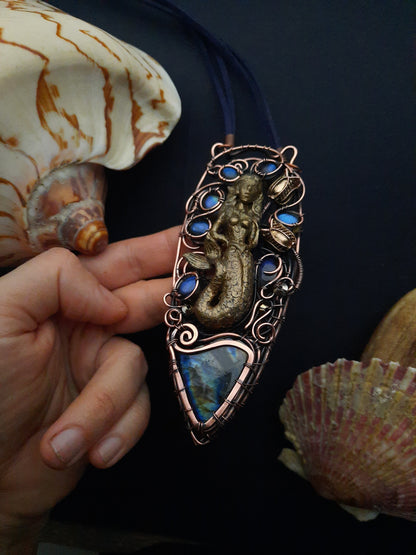 Mermaid goddess. Wire wrapped necklace with labradorites.