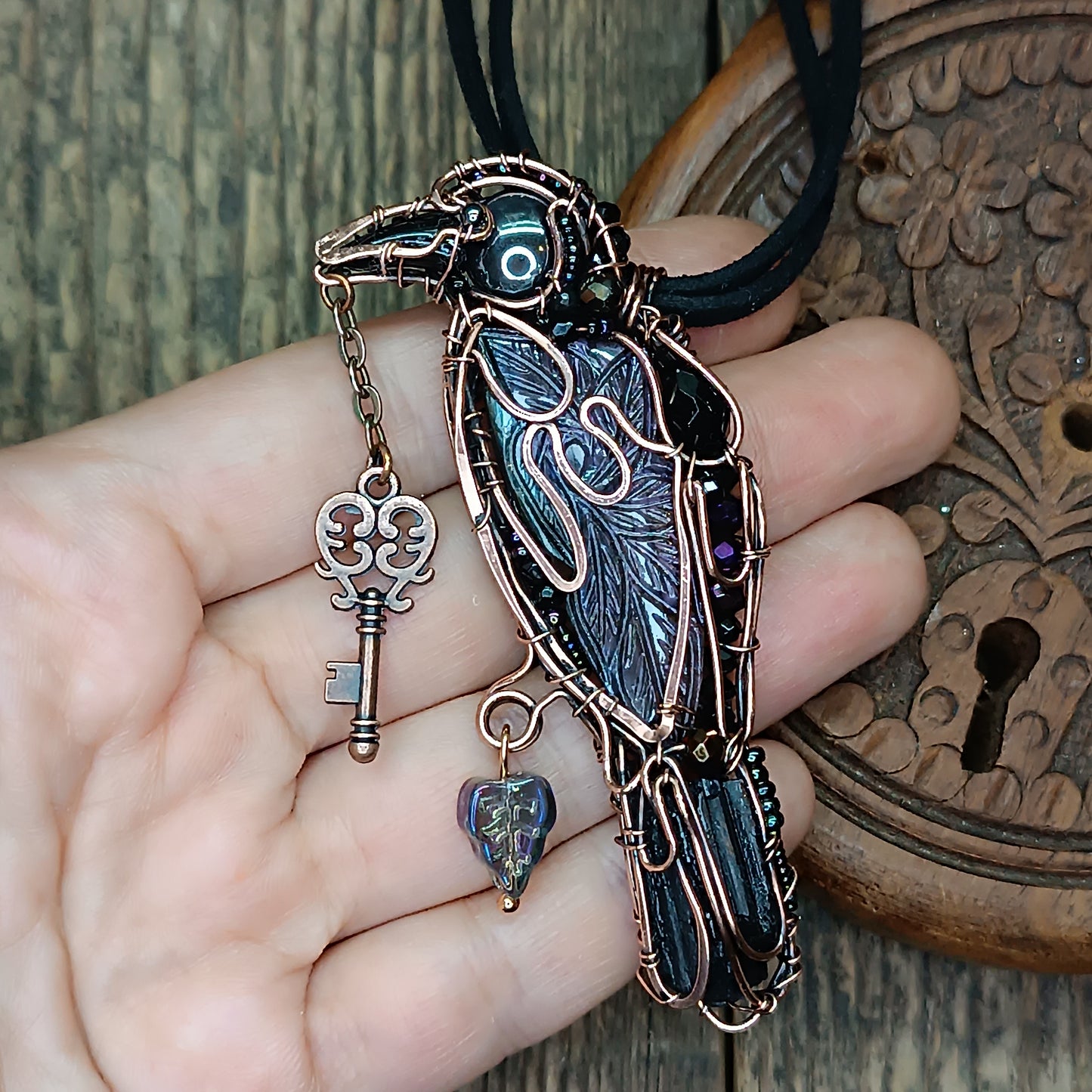 Magestic raven with the purple wings!