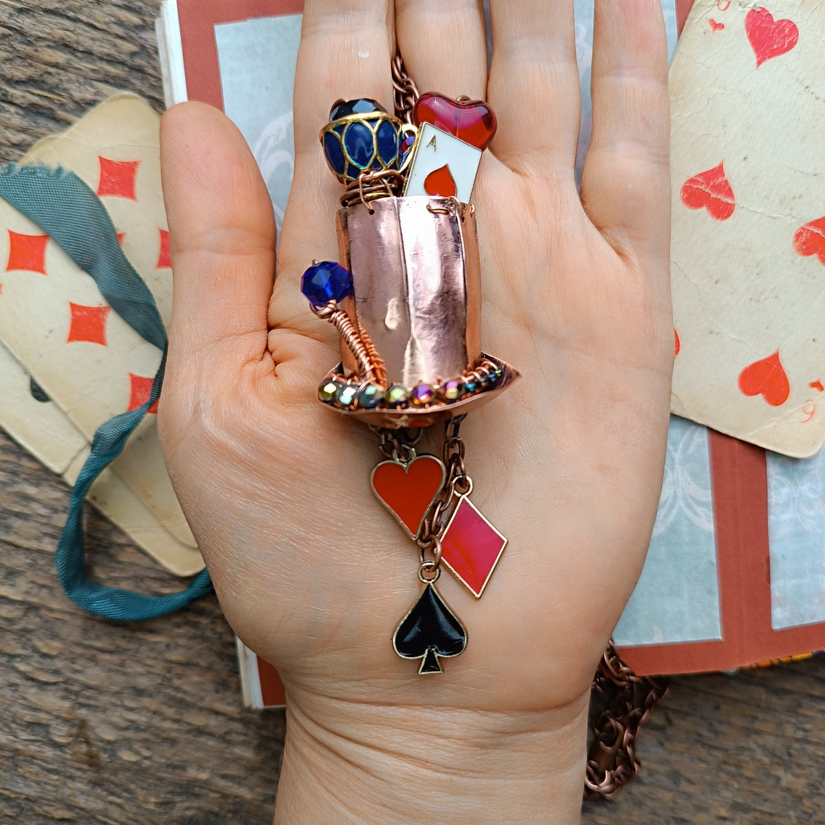 Mad hatter's hat necklace🎩♥️♠️♦️