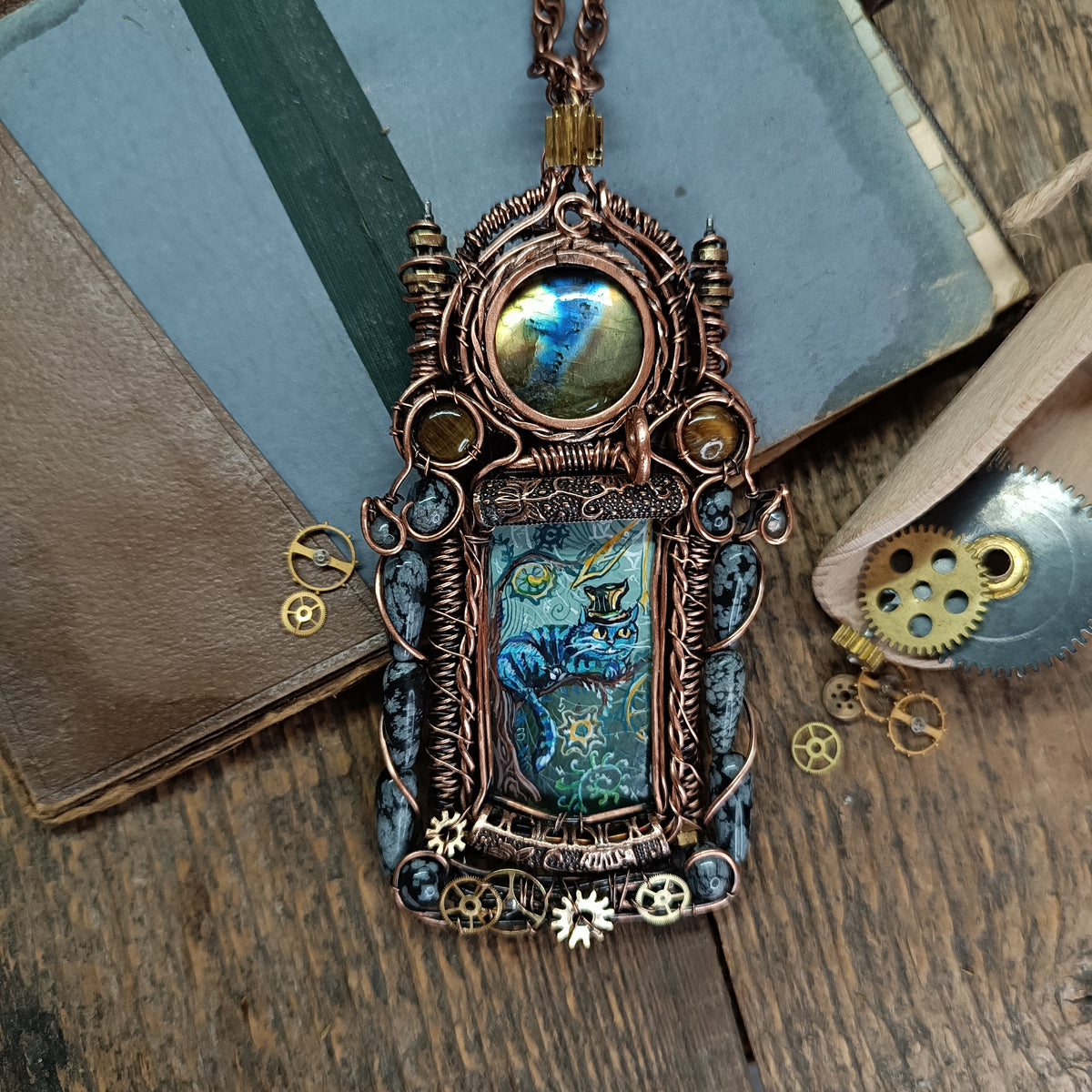Time keeper🐱🕰️ Statement necklace with smiling cat and vintage watch.