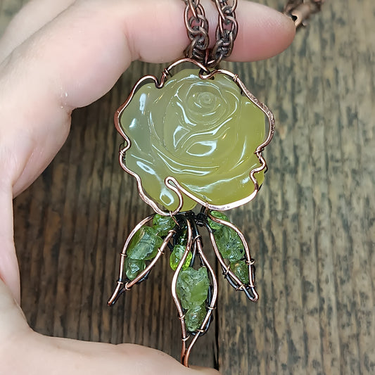 Butter yellow agate rose necklace.