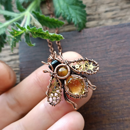 Golden cogs wings bee charm