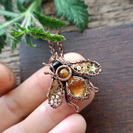 Golden cogs wings bee charm
