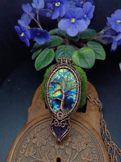 Tree of life necklace. Copper, labradorite and amethysts.