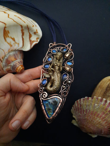 Mermaid goddess. Wire wrapped necklace with labradorites.