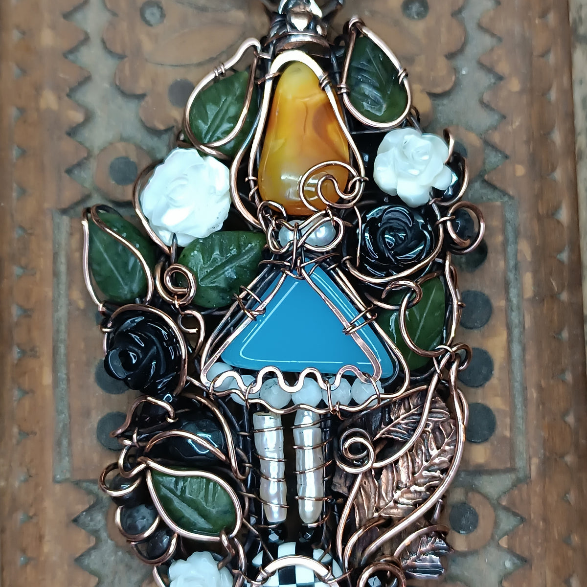 Alice the chess queen necklace♟️🩵🤍🖤
