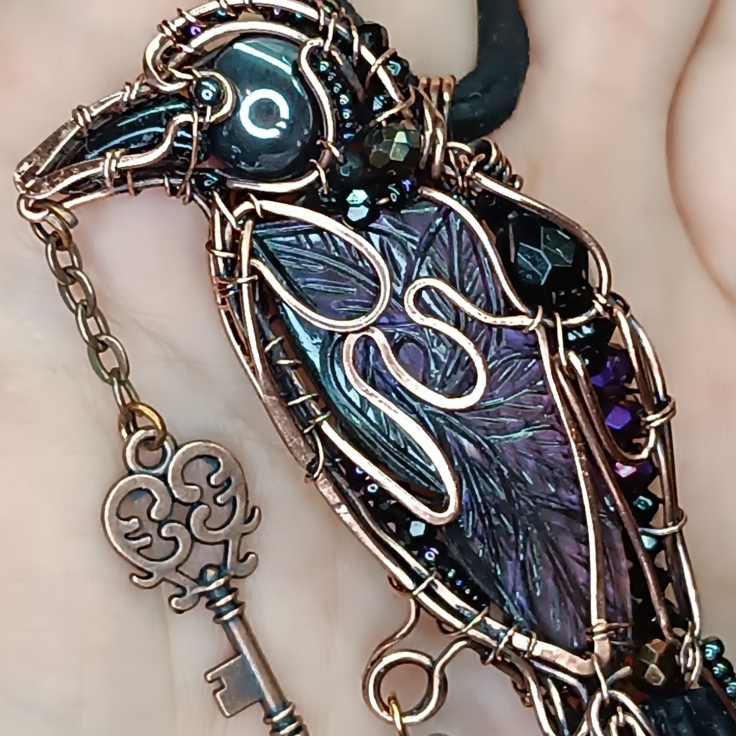 Magestic raven with the purple wings!