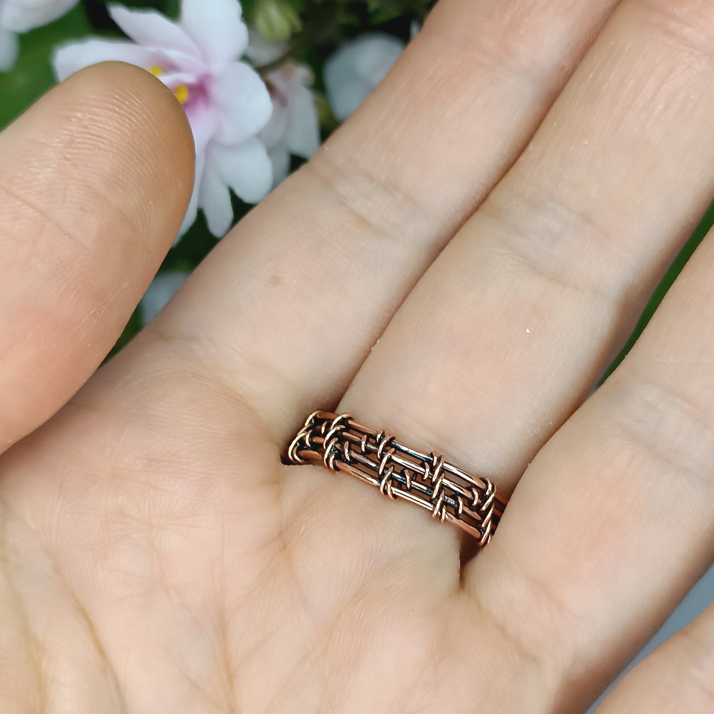 Bee. Adjustable ring.