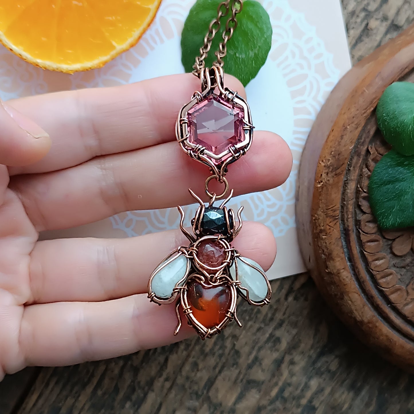 Zultanite honey comb bee necklace 💛🩷🐝