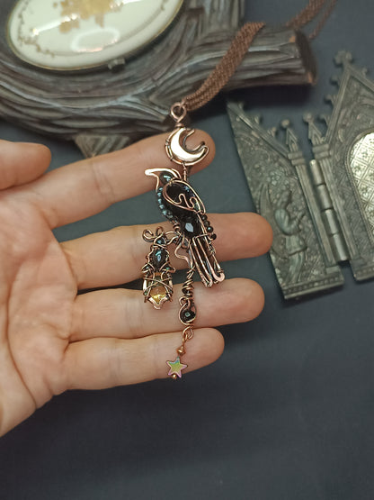 Raven on chrome diopside lantern necklace 🐦‍⬛💚