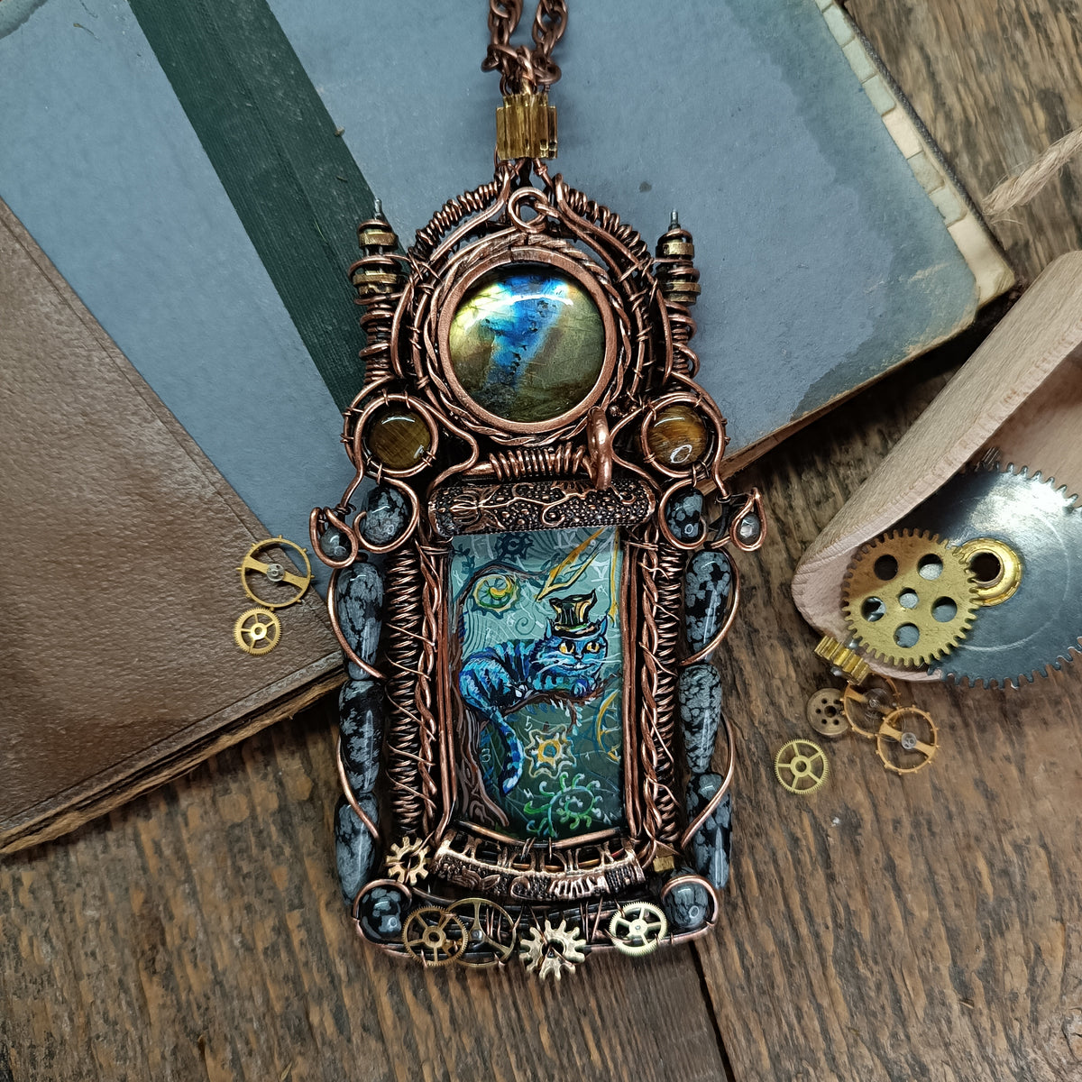 Time keeper🐱🕰️ Statement necklace with smiling cat and vintage watch.