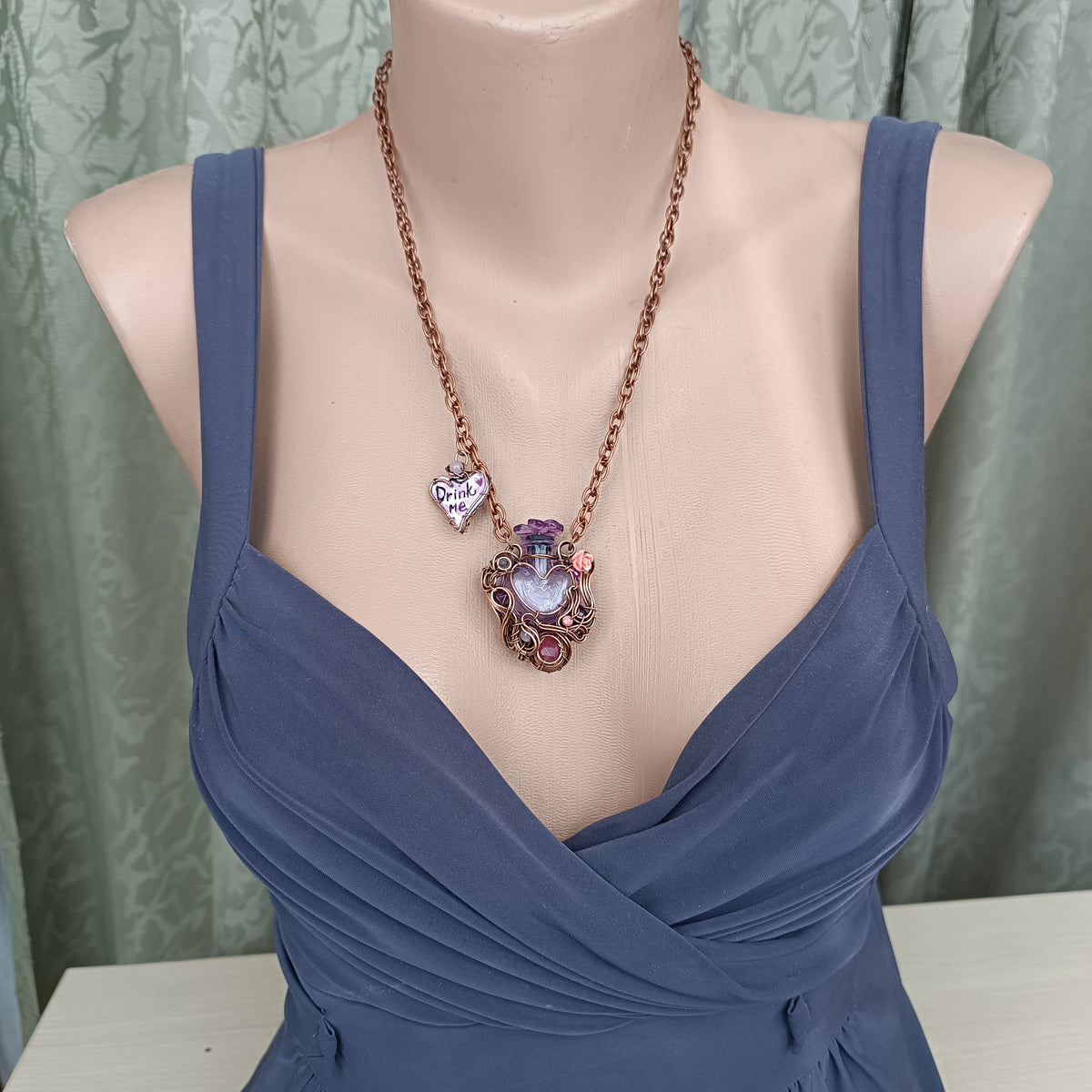 Magic "Drink me" bottle necklace💜