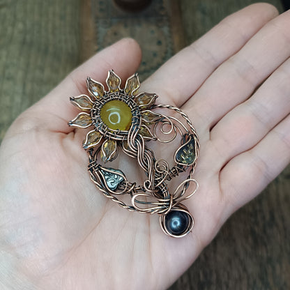 Sunflower pendant with black pearl root