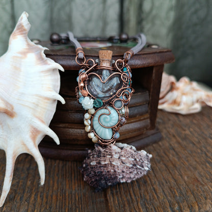 Heart of the ocean. Reversible vial necklace