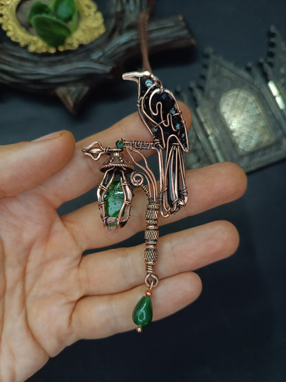 Raven on chrome diopside lantern necklace 🐦‍⬛💚