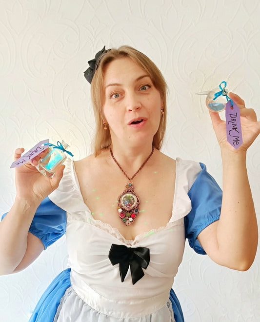 The story about cards, rabbits, hats and roses!