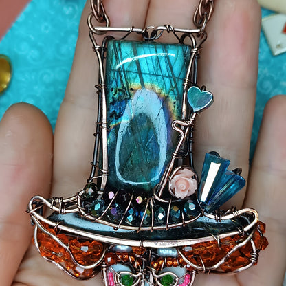 Mad Hatter necklace🎩🏵️