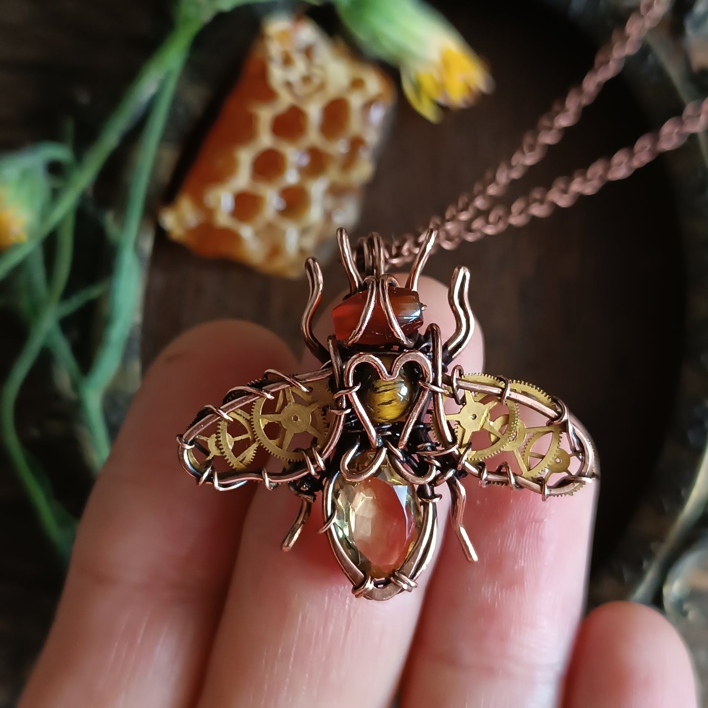 Golden heart 💛 bee pendant.