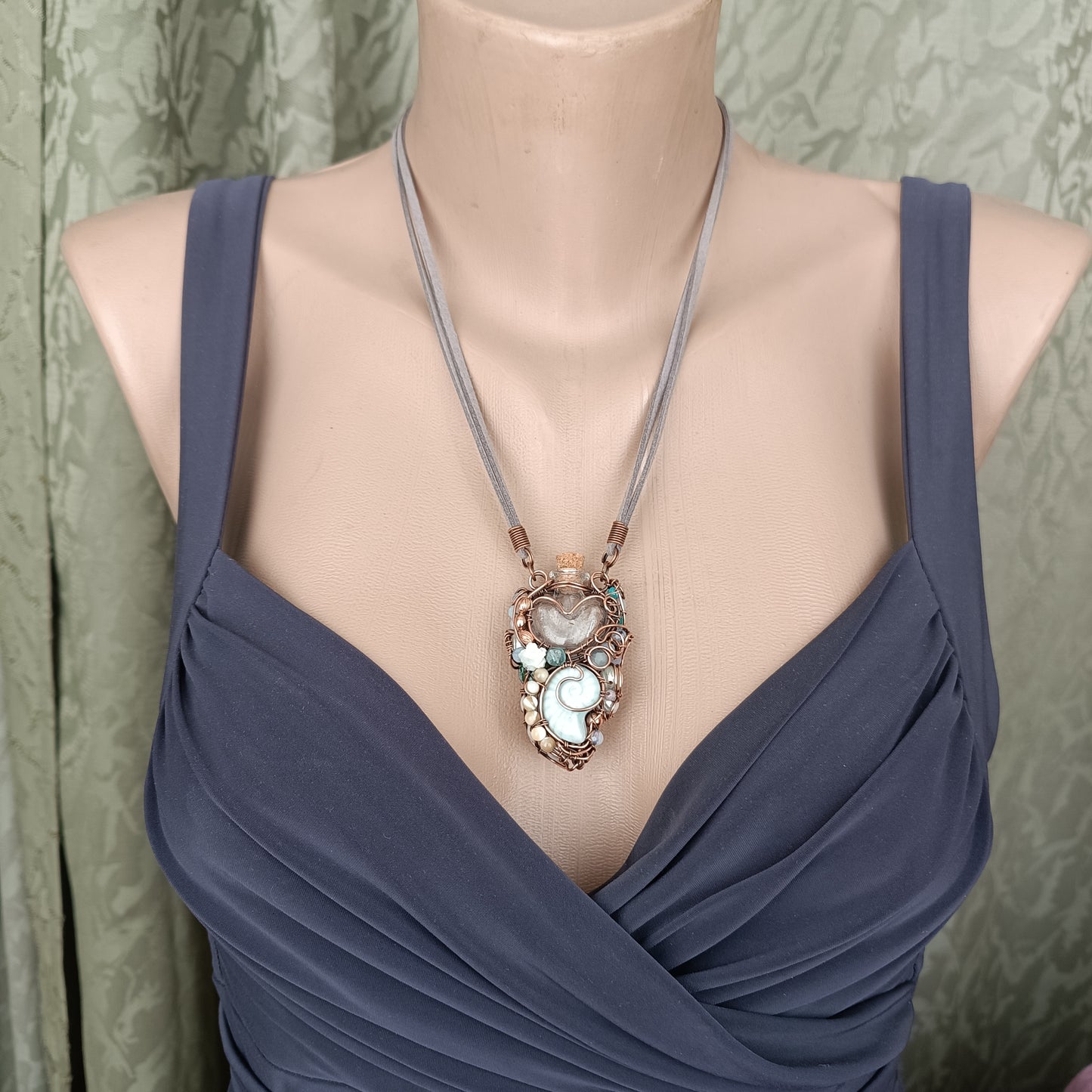 Heart of the ocean. Reversible vial necklace