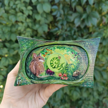 Garden mouse. Hand painted jewelry box.
