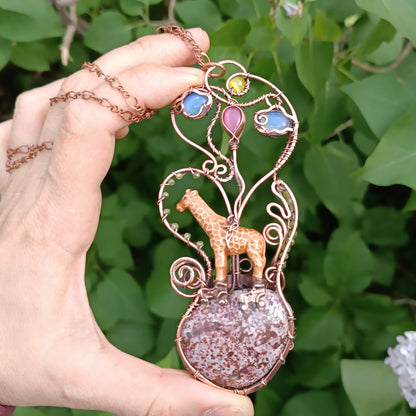 Giraffe roller skating necklace