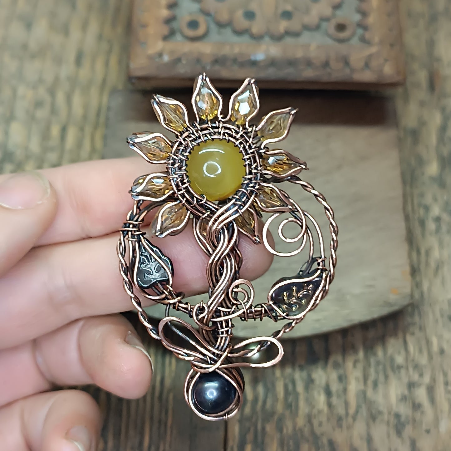 Sunflower pendant with black pearl root