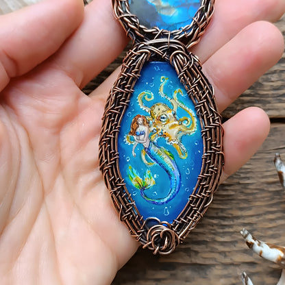 Ocean lullaby 🧜 Wearable art necklace.