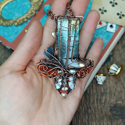 Mad Hatter necklace🎩🏵️