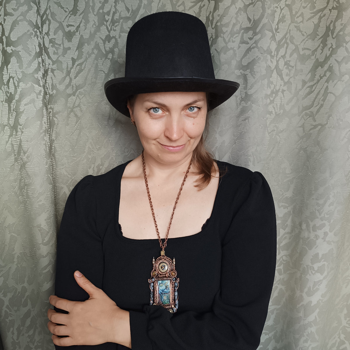 Time keeper🐱🕰️ Statement necklace with smiling cat and vintage watch.