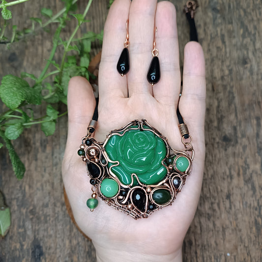 Jade garden. Rose necklace and earrings.