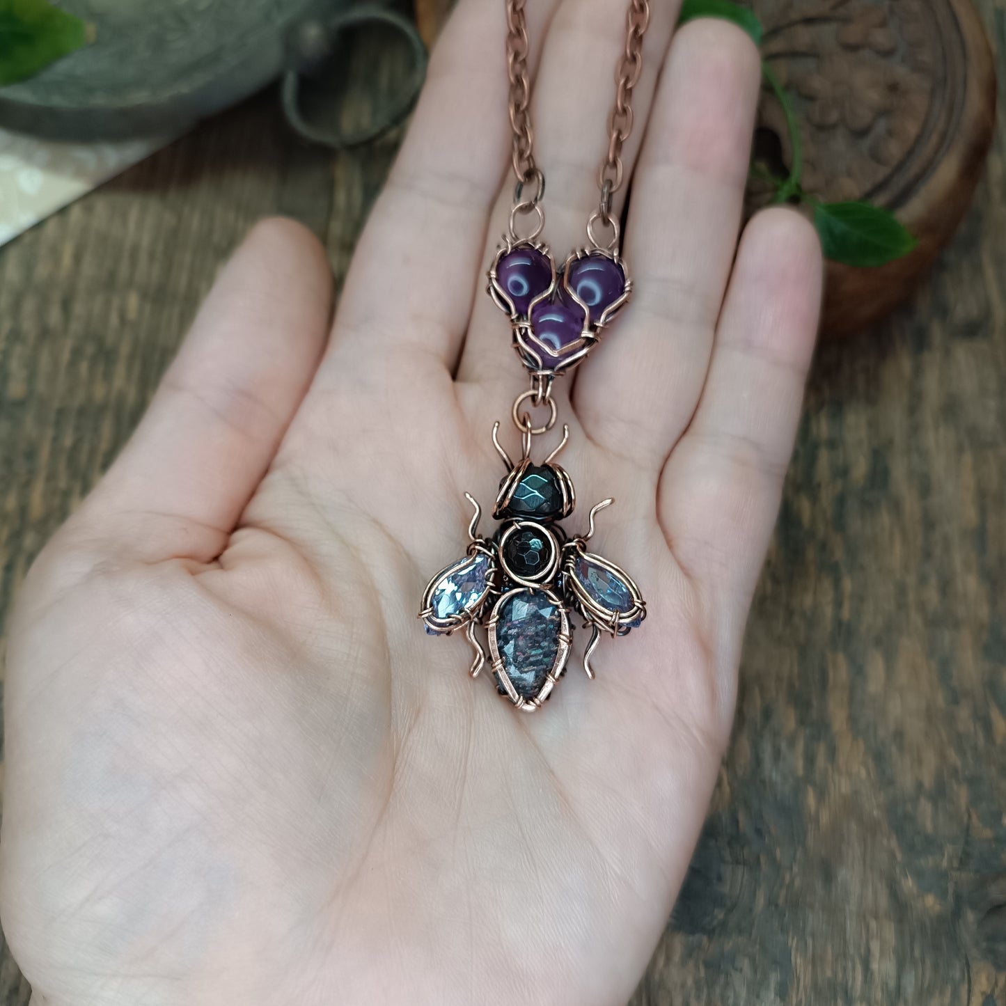 💜🐝Lavender honeycomb bee necklace.