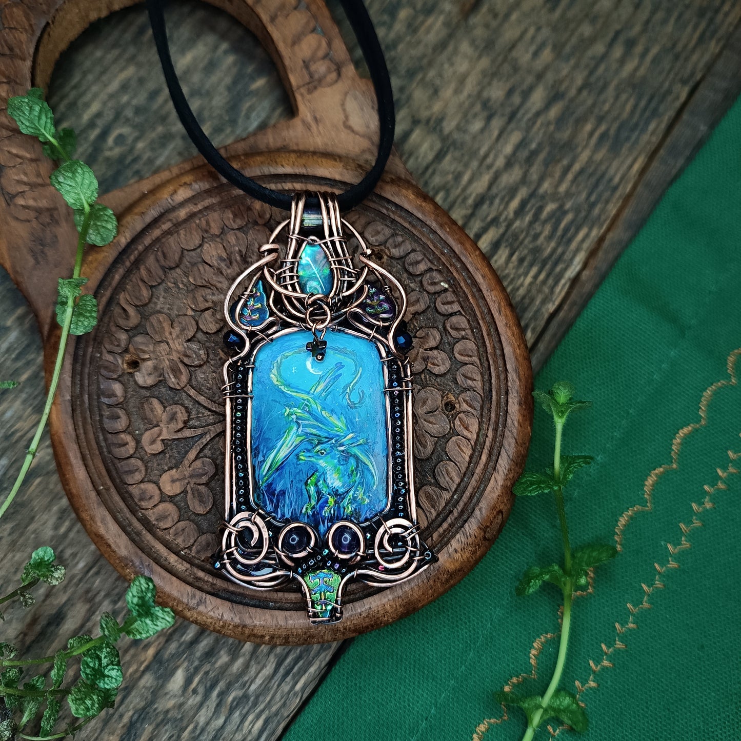 The ballad of Raven and Dragon. Magical necklace.