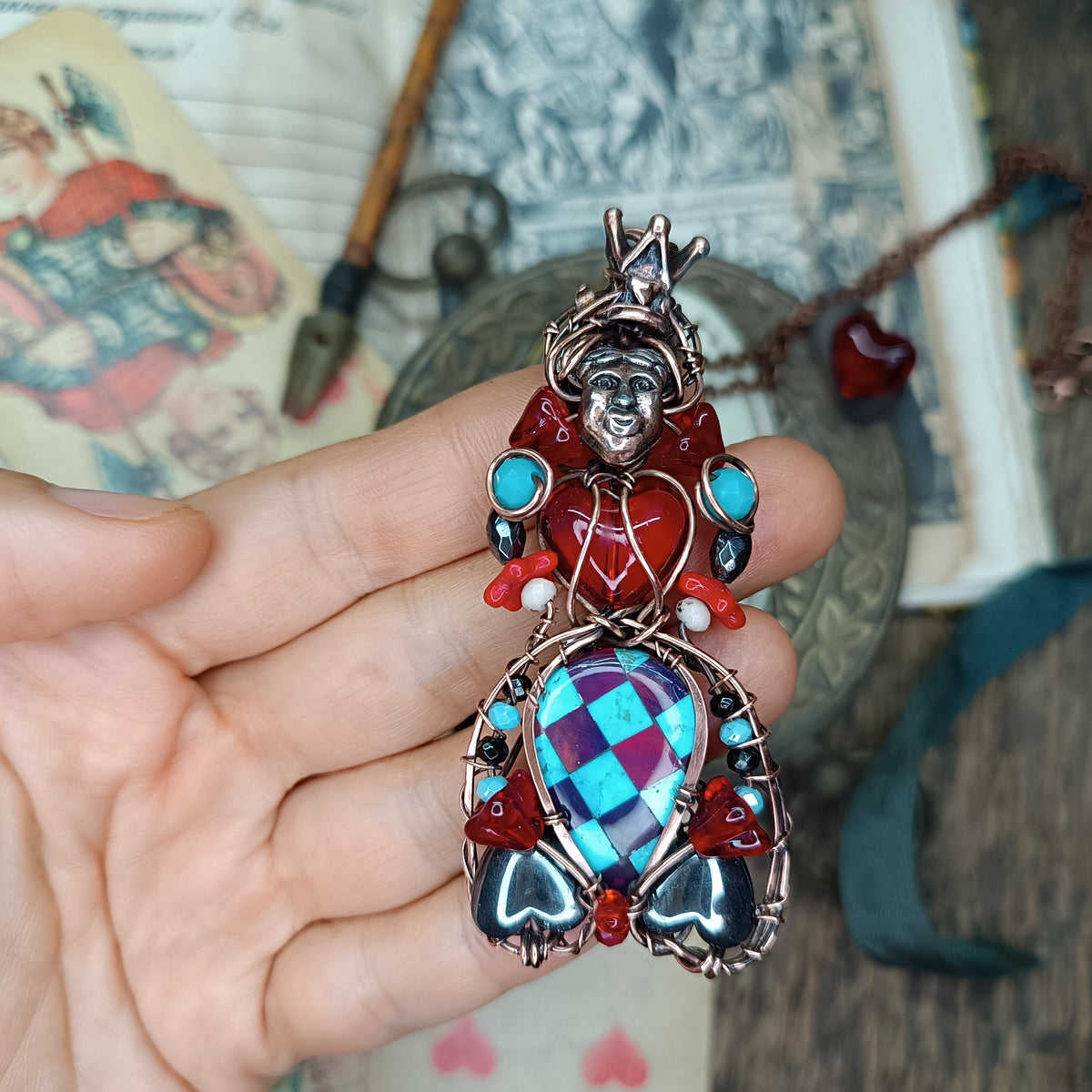 Queen of hearts necklace❤️👑