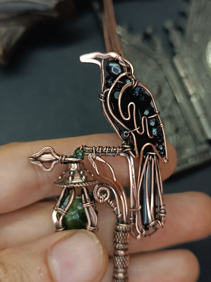 Raven on chrome diopside lantern necklace 🐦‍⬛💚