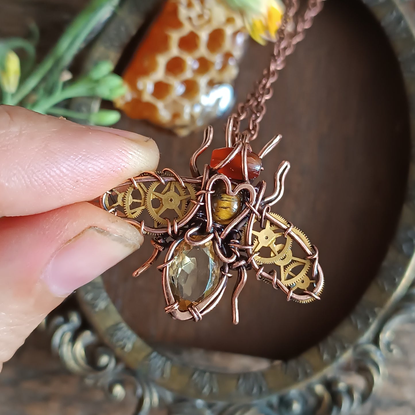 Golden heart 💛 bee pendant.
