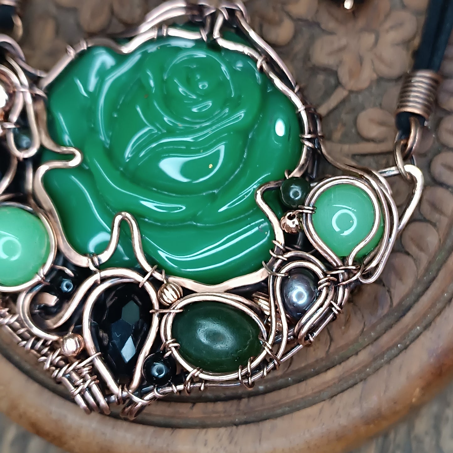 Jade garden. Rose necklace and earrings.