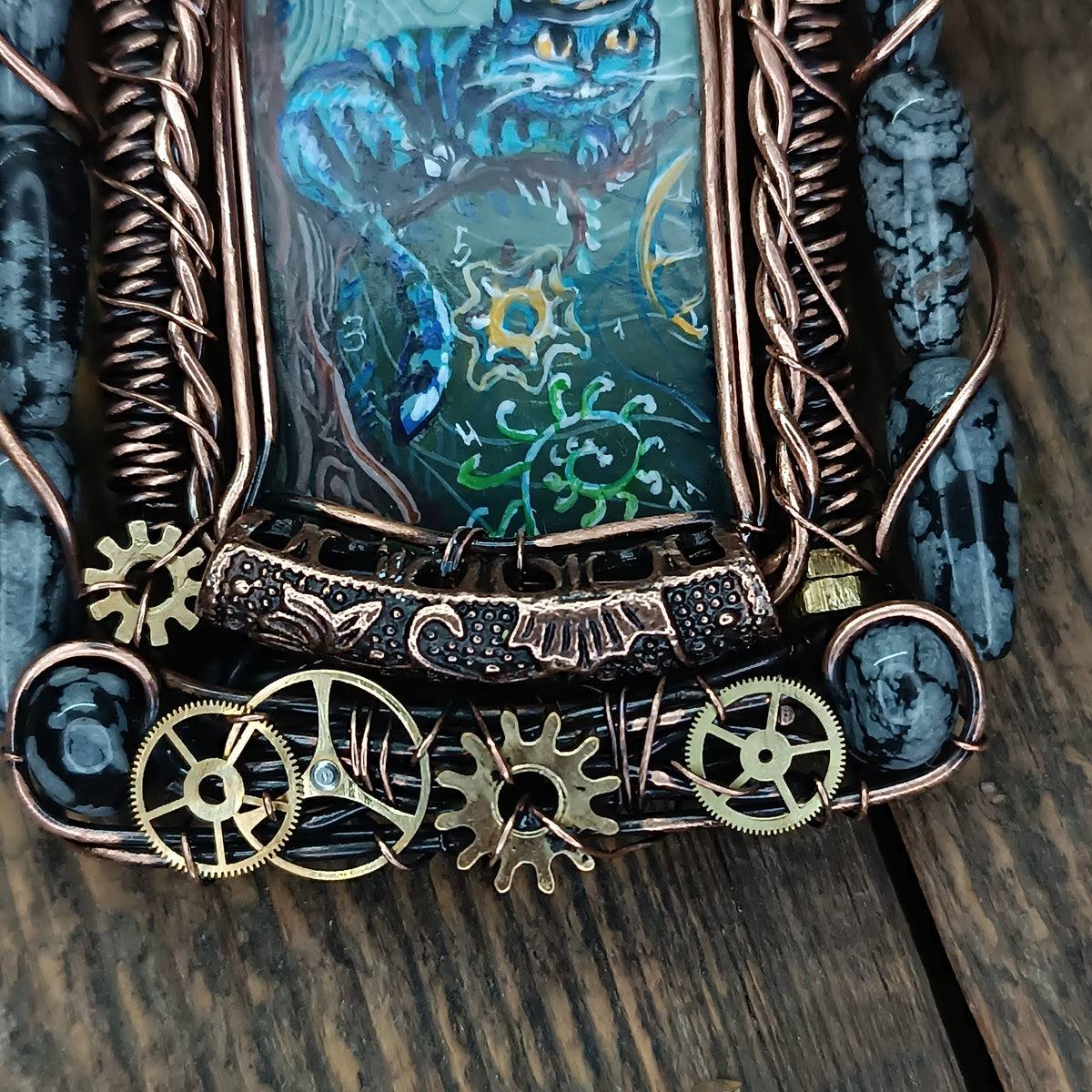 Time keeper🐱🕰️ Statement necklace with smiling cat and vintage watch.