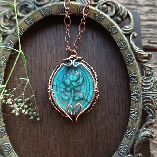 Labradorite rose pendant
