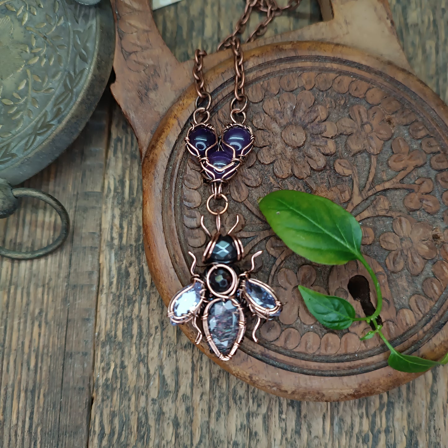 💜🐝Lavender honeycomb bee necklace.