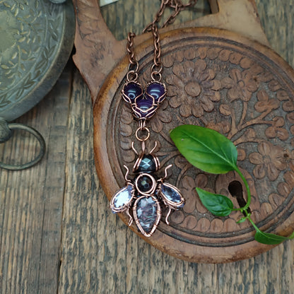 💜🐝Lavender honeycomb bee necklace.