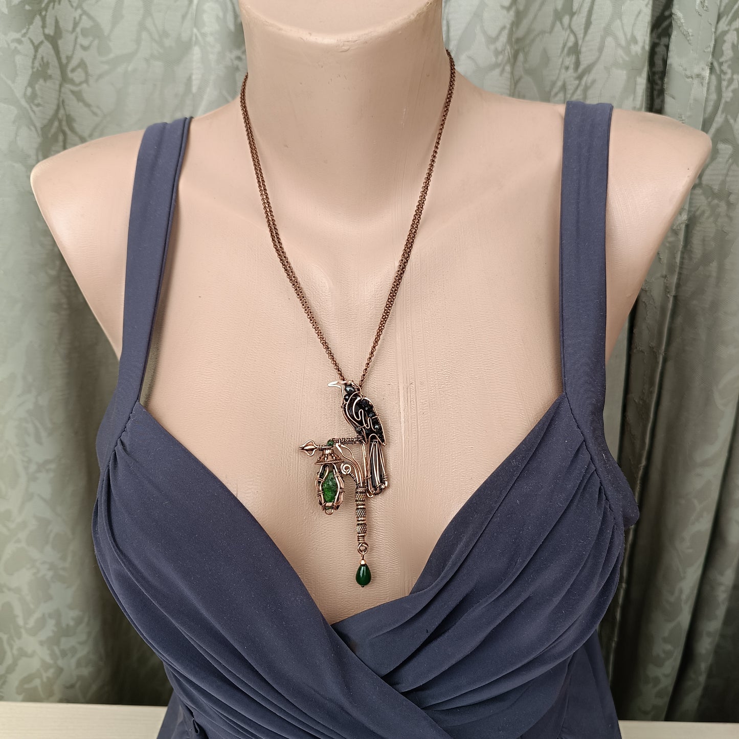 Raven on chrome diopside lantern necklace 🐦‍⬛💚