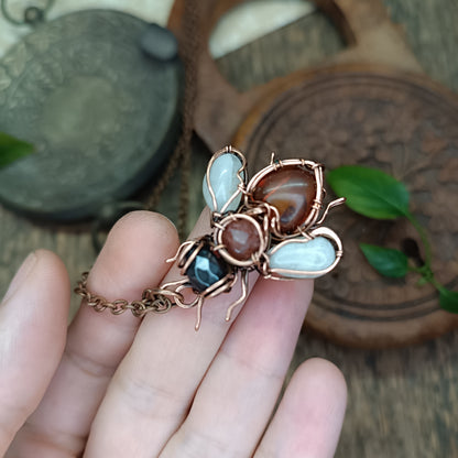 🍑🐝 Peach honey bee necklace.