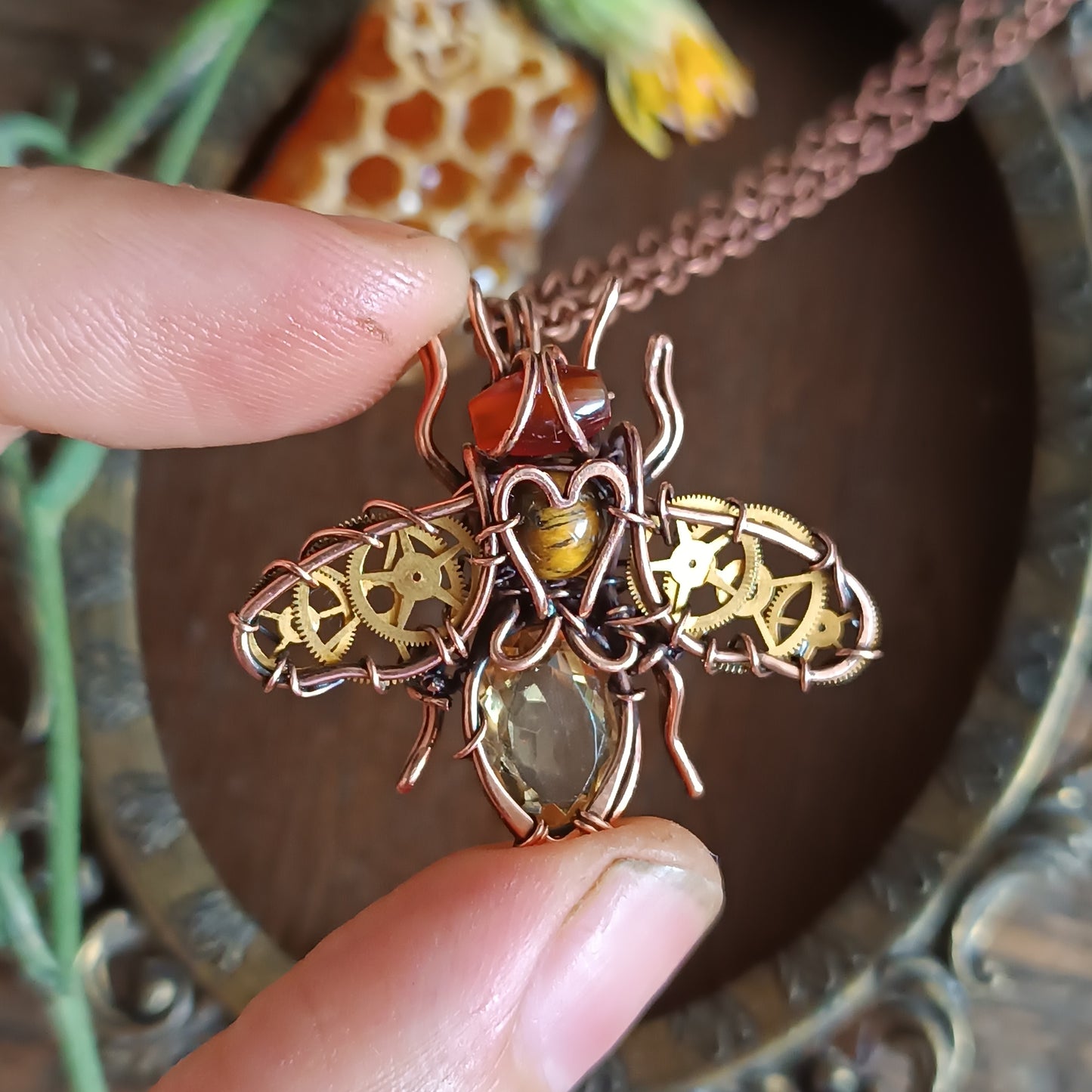 Golden heart 💛 bee pendant.