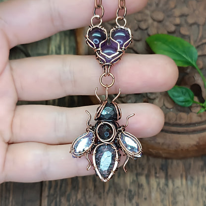 💜🐝Lavender honeycomb bee necklace.